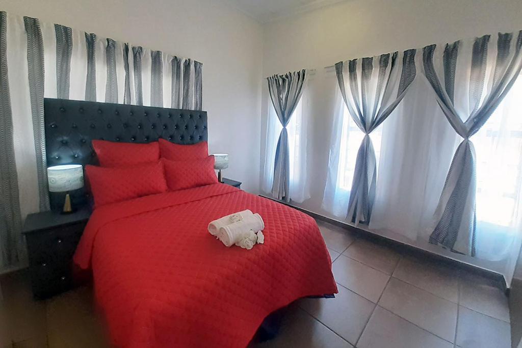 Queens Palace Pretoria Bilik gambar