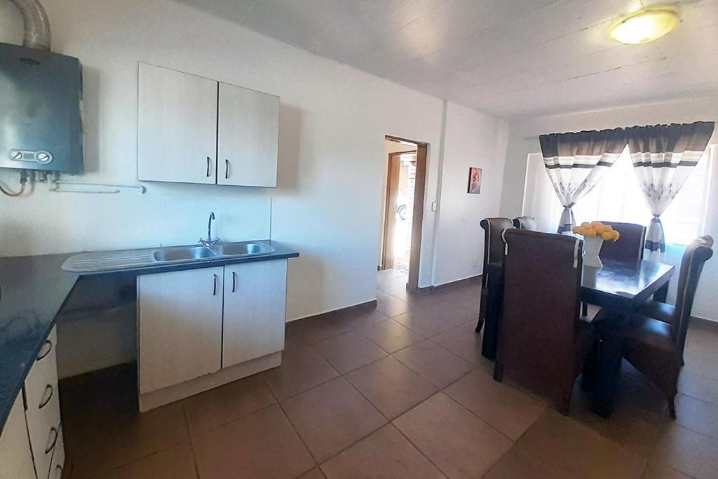 Queens Palace Pretoria Bilik gambar