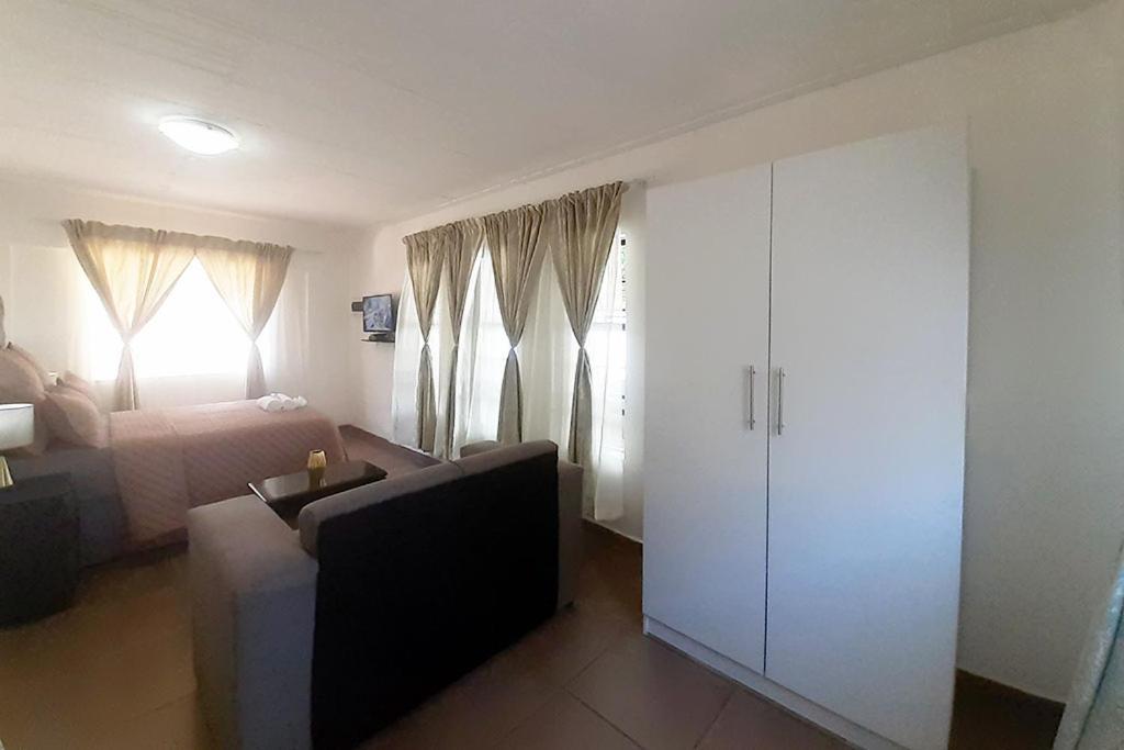 Queens Palace Pretoria Bilik gambar